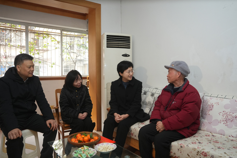 王晓晖施小琳田向利于立军等省领导率团开展春节走访慰问向全省各族人民致以诚挚问候和新春祝福「相关图片」