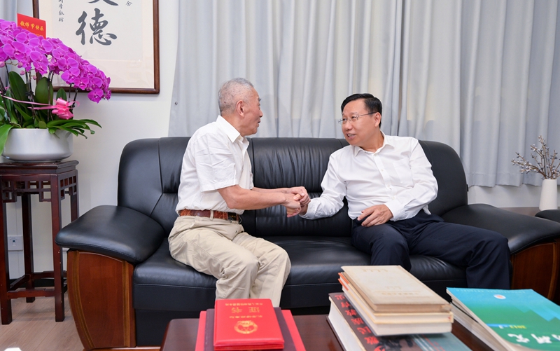 王晓晖施小琳看望慰问教师 向全省广大教师和教育工作者致以节日祝贺和诚挚问候「相关图片」